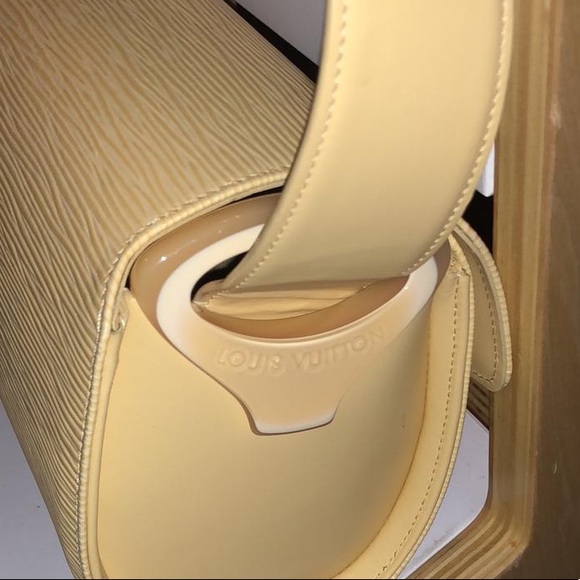 Louis Vuitton Epi Leather vanilla - Picture 6 of 7